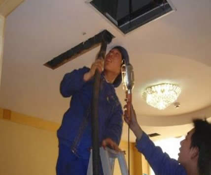 家用中央空调清洗现场